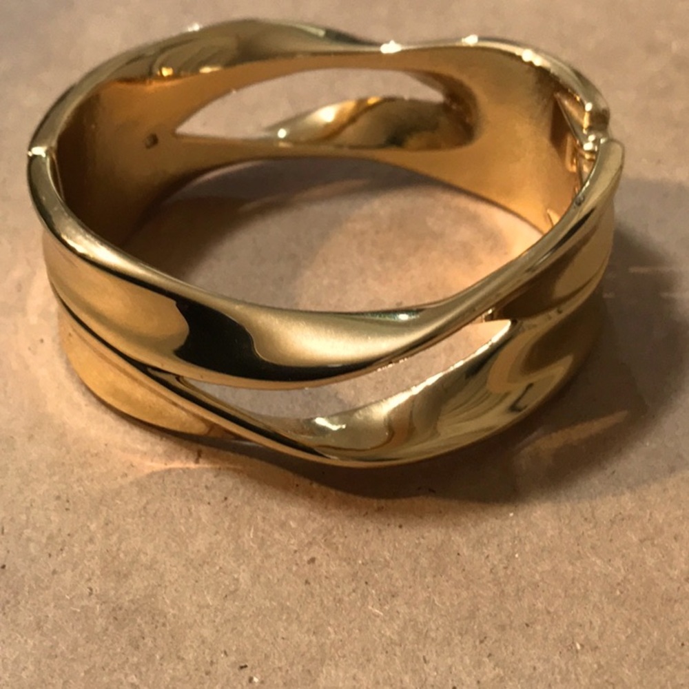Stitch Fix gold twisted bracelet with hinge